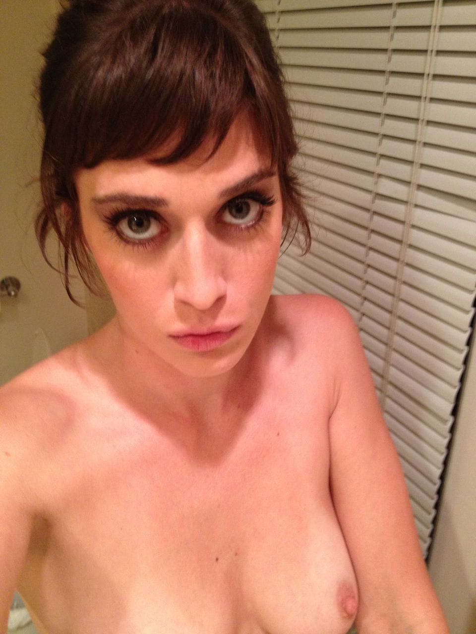 Lizzy Caplan 15